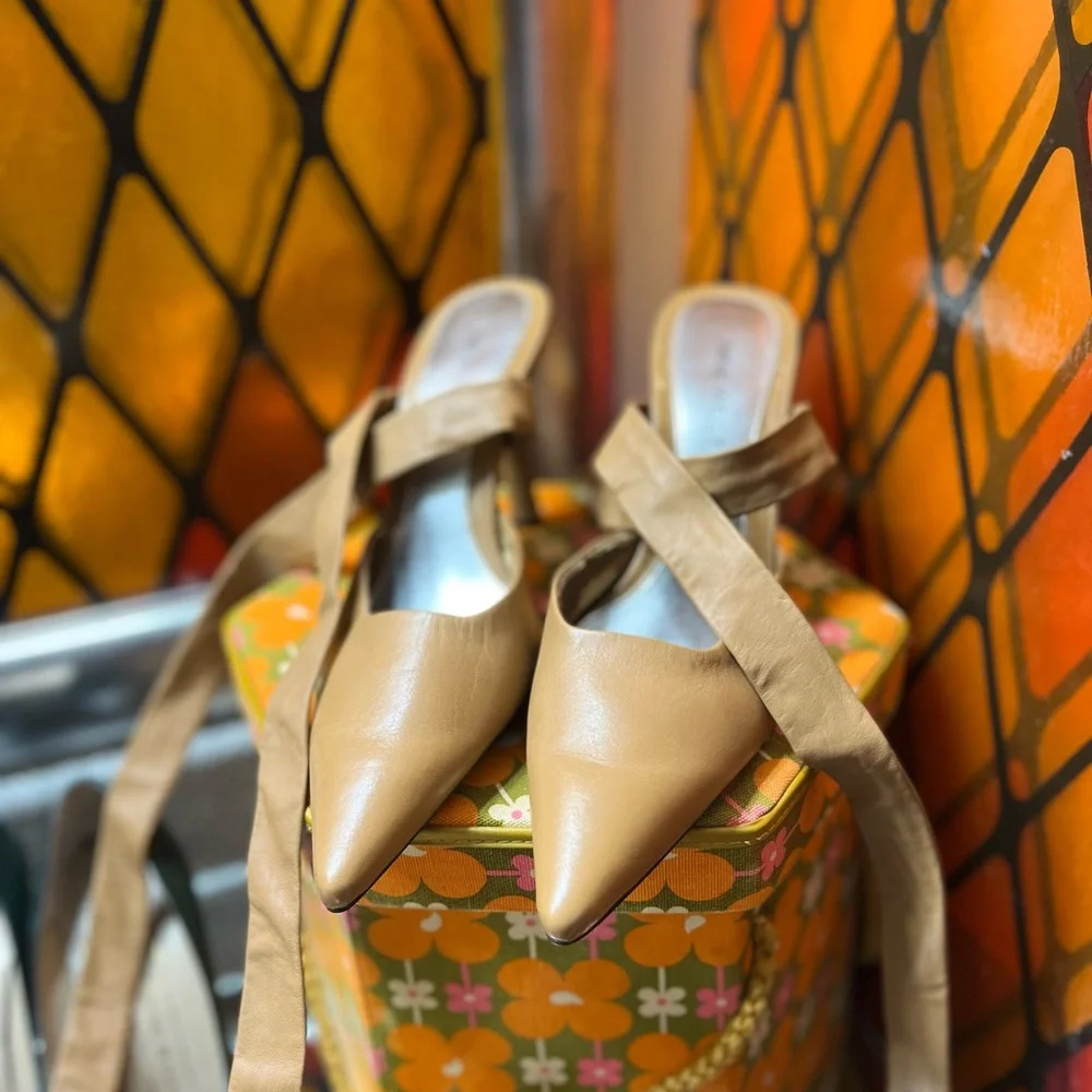 Vintage leather Y2K size 8.5 Nine West Tan Pointed Toe ankle strap Stilletos - Picture 1 of 17